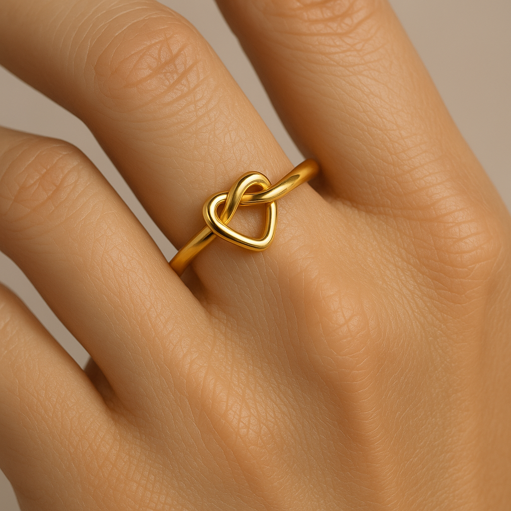 ZELOURA – Golden Heart Ring