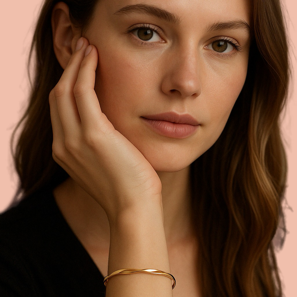 LUNARA – Twisted Gold Cuff